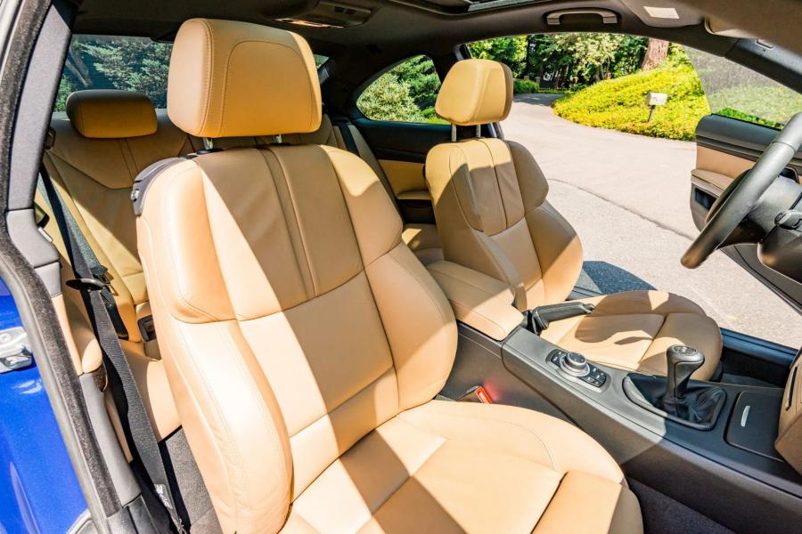 Интерьер BMW M3 Coupe (E92) 2009 года  (фото 34 из 69)